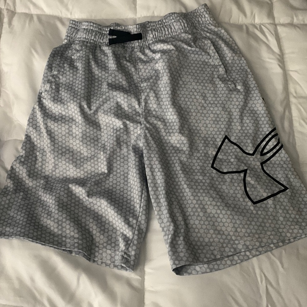 Under Armour bus shorts size large